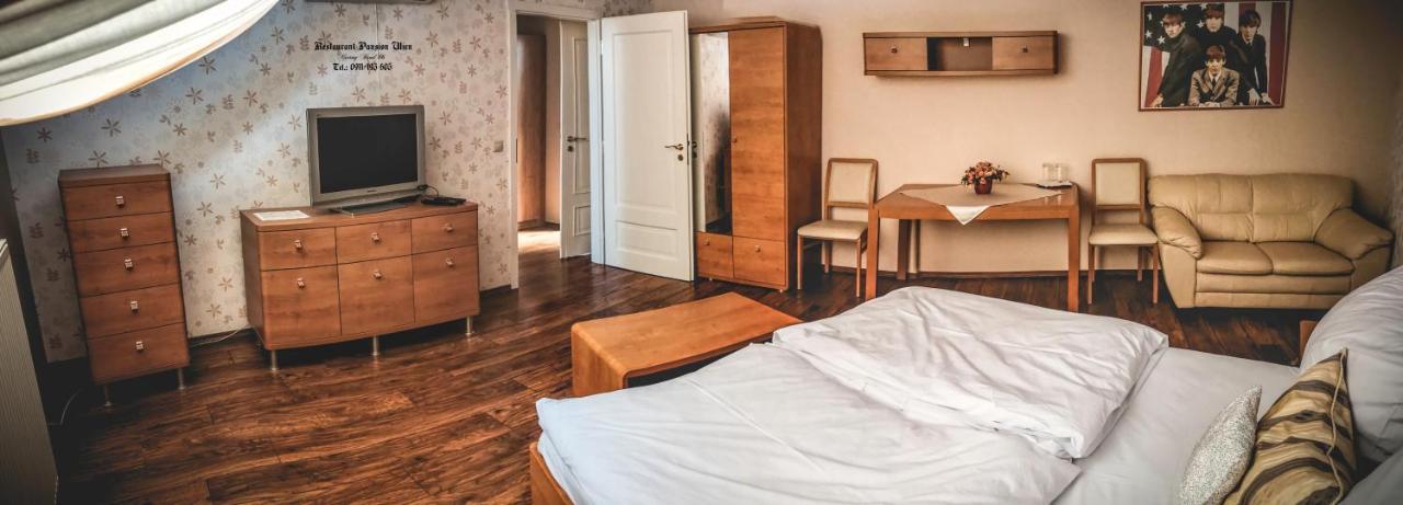 Restaurant Pansion Wien Cierny Brod Экстерьер фото