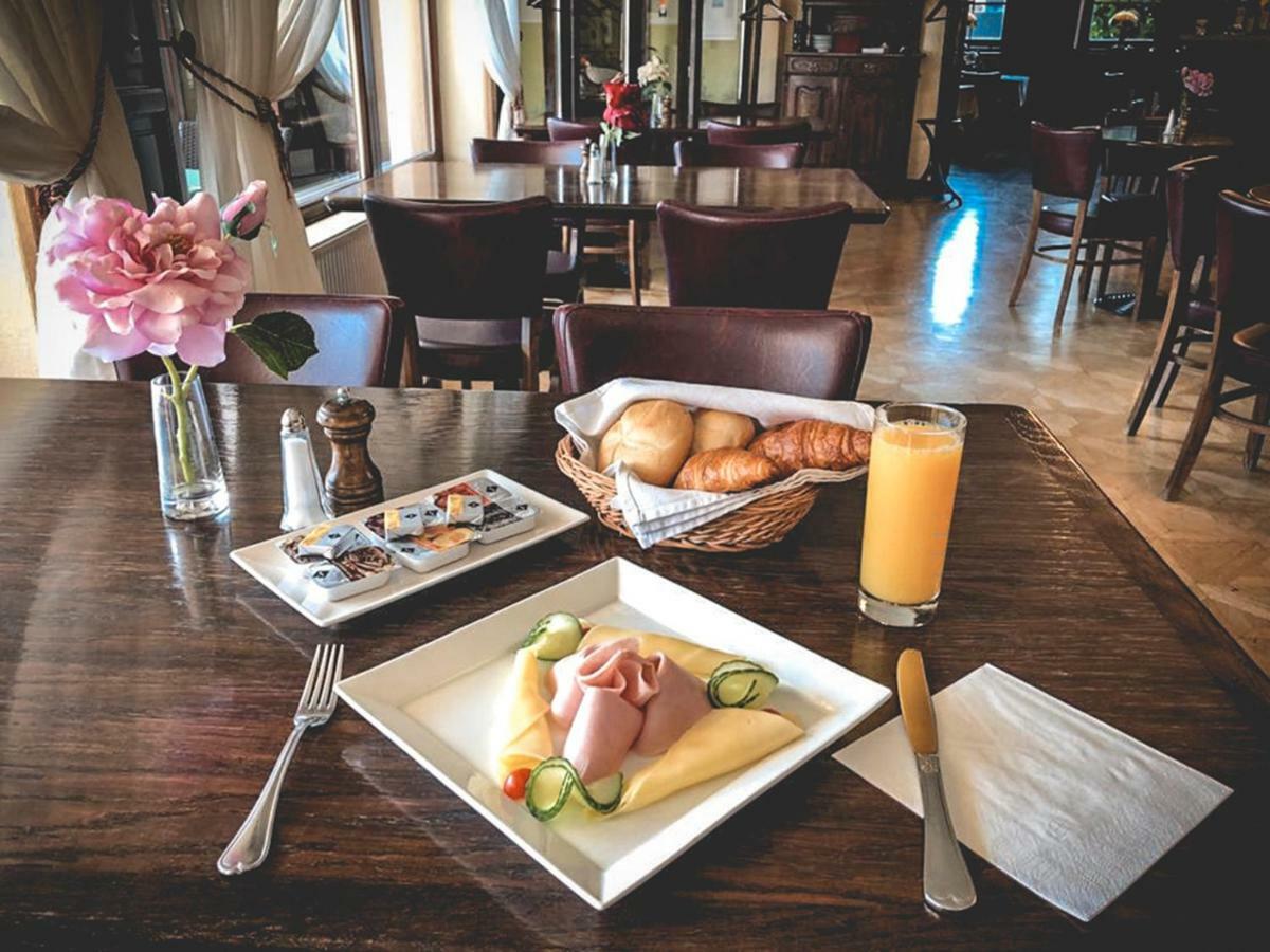 Restaurant Pansion Wien Cierny Brod Экстерьер фото